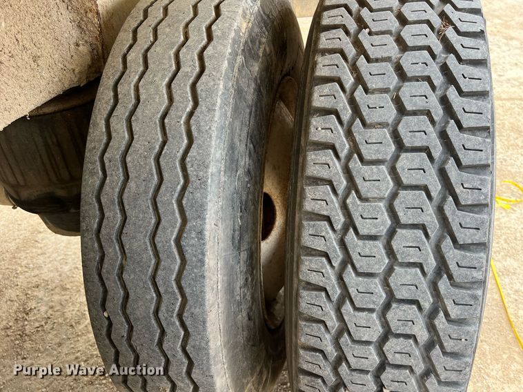 image for item DS2879 2008 Trinity Eagle Bridge live bottom trailer