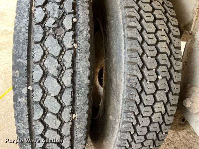 image for item DS2879 2008 Trinity Eagle Bridge live bottom trailer