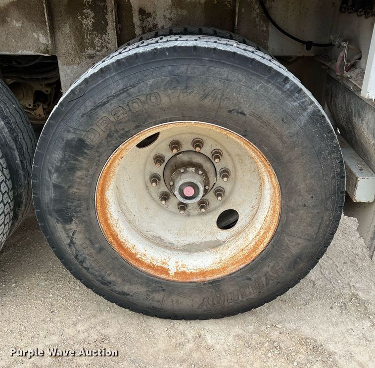 image for item DS2879 2008 Trinity Eagle Bridge live bottom trailer