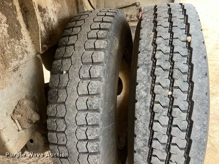 image for item DS2879 2008 Trinity Eagle Bridge live bottom trailer