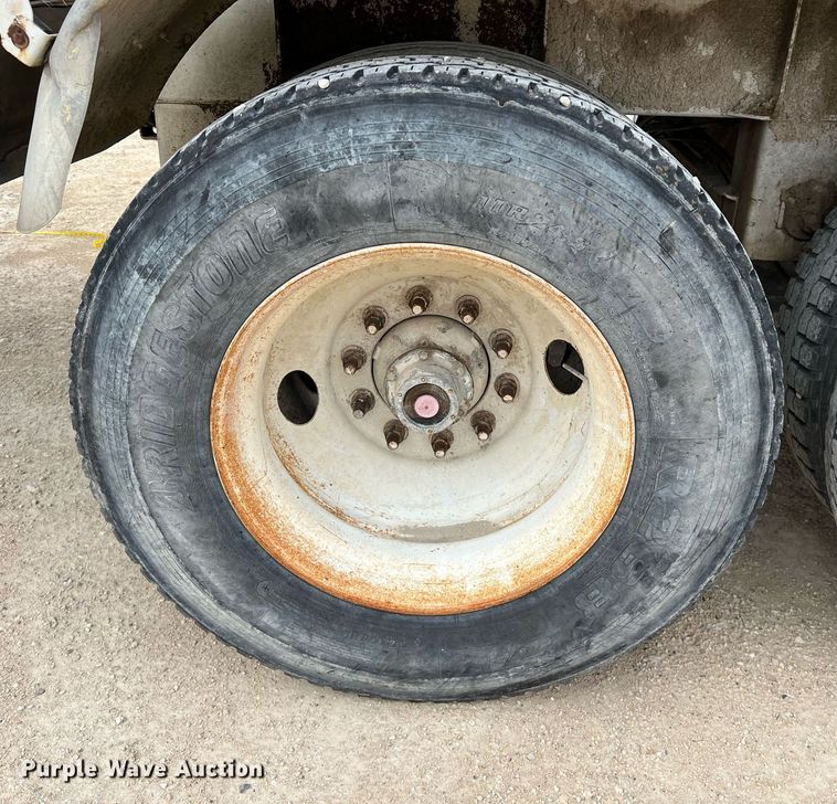 image for item DS2879 2008 Trinity Eagle Bridge live bottom trailer