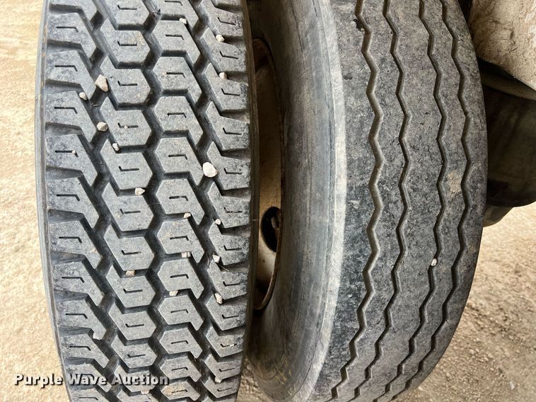 image for item DS2879 2008 Trinity Eagle Bridge live bottom trailer