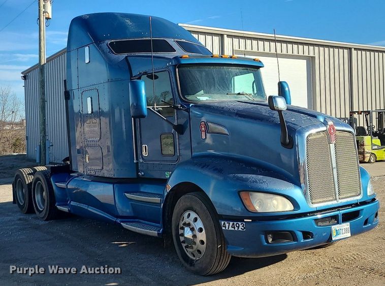image for item DS7250 2010 Kenworth T660 semi truck