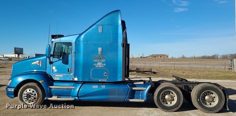 image for item DS7250 2010 Kenworth T660 semi truck