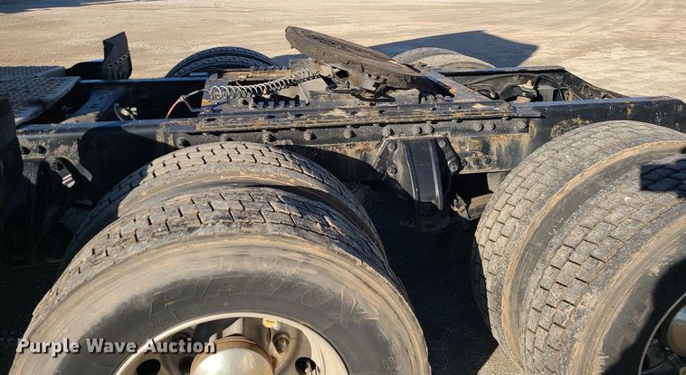 image for item DS7250 2010 Kenworth T660 semi truck