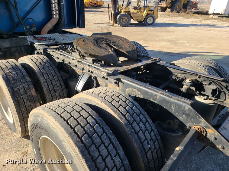 image for item DS7250 2010 Kenworth T660 semi truck