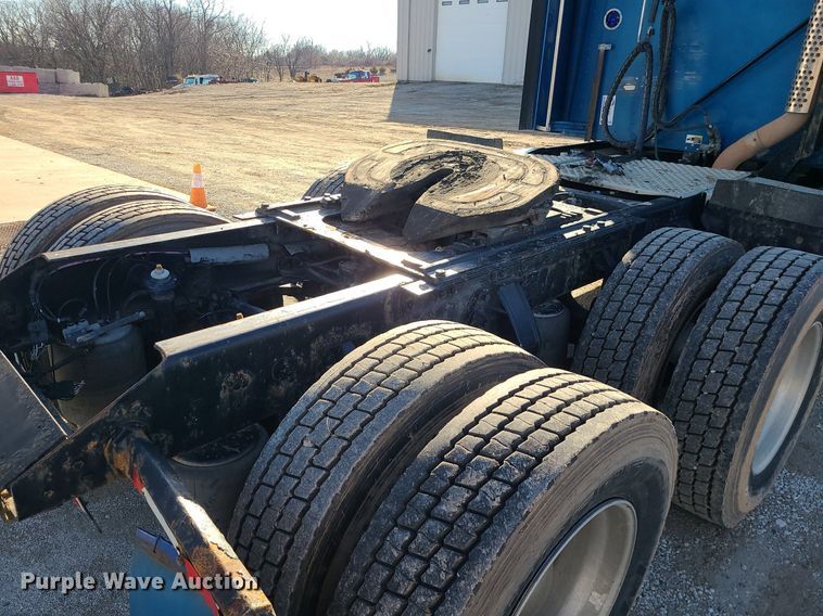 image for item DS7250 2010 Kenworth T660 semi truck