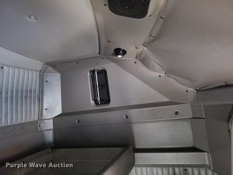 image for item DS7250 2010 Kenworth T660 semi truck