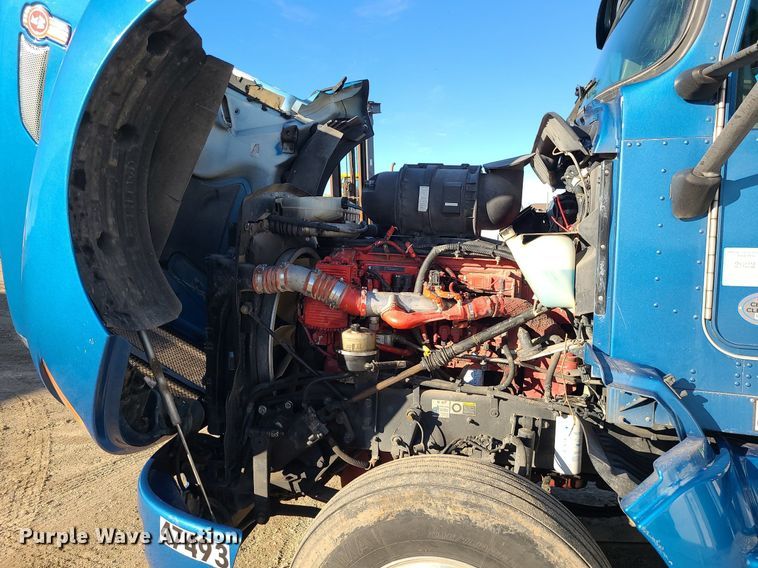 image for item DS7250 2010 Kenworth T660 semi truck