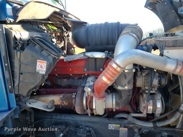 image for item DS7250 2010 Kenworth T660 semi truck