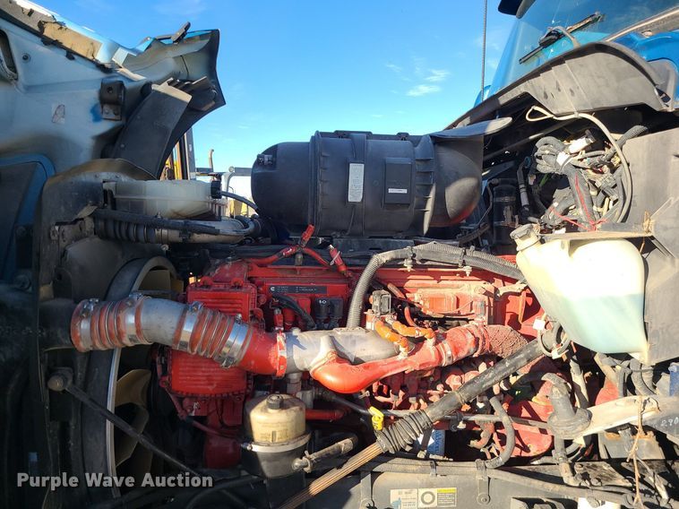 image for item DS7250 2010 Kenworth T660 semi truck