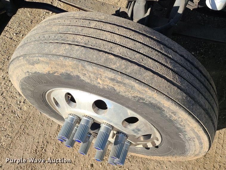 image for item DS7250 2010 Kenworth T660 semi truck