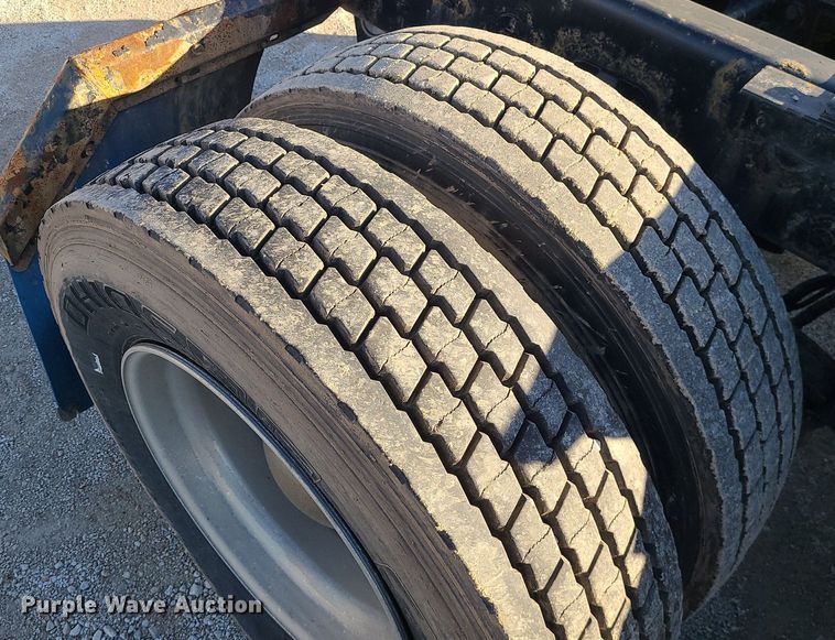 image for item DS7250 2010 Kenworth T660 semi truck