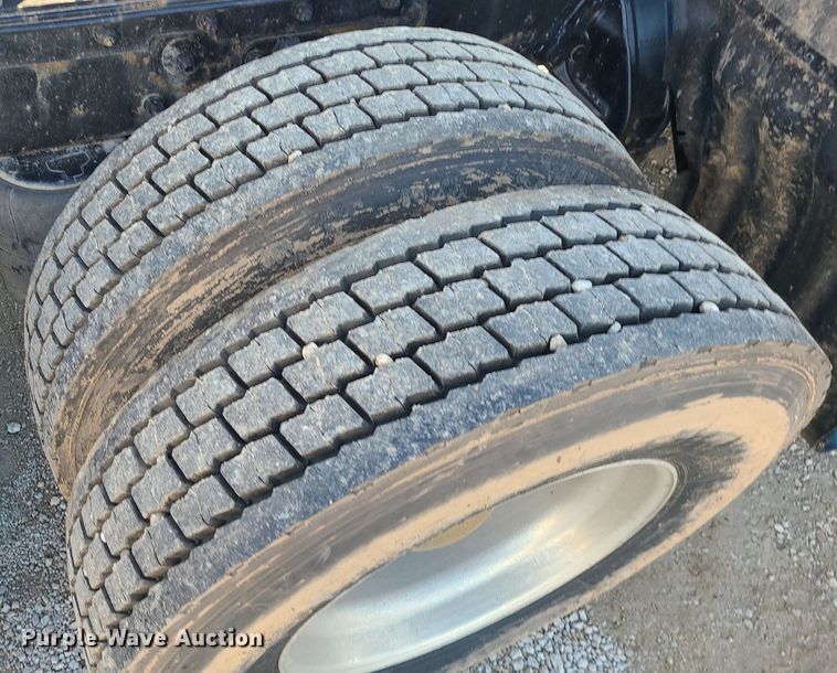 image for item DS7250 2010 Kenworth T660 semi truck