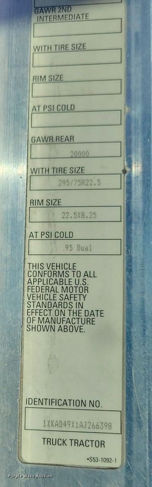 image for item DS7250 2010 Kenworth T660 semi truck