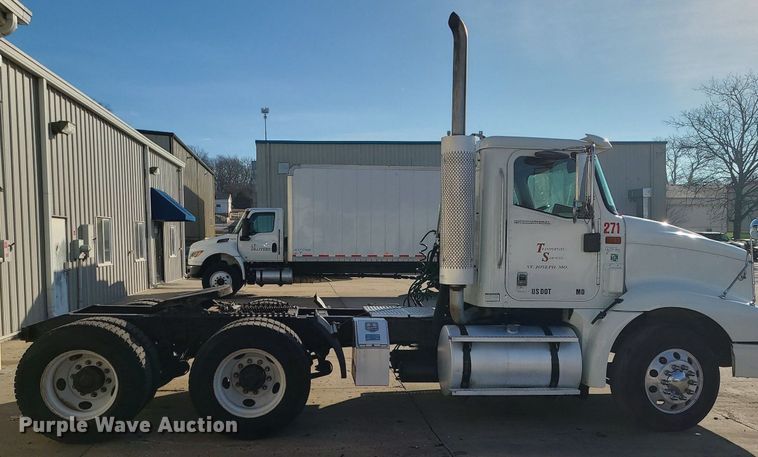 image for item DS7253 2007 International 9200i semi truck
