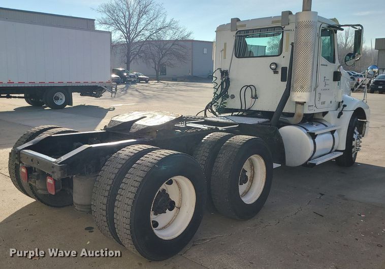 image for item DS7253 2007 International 9200i semi truck