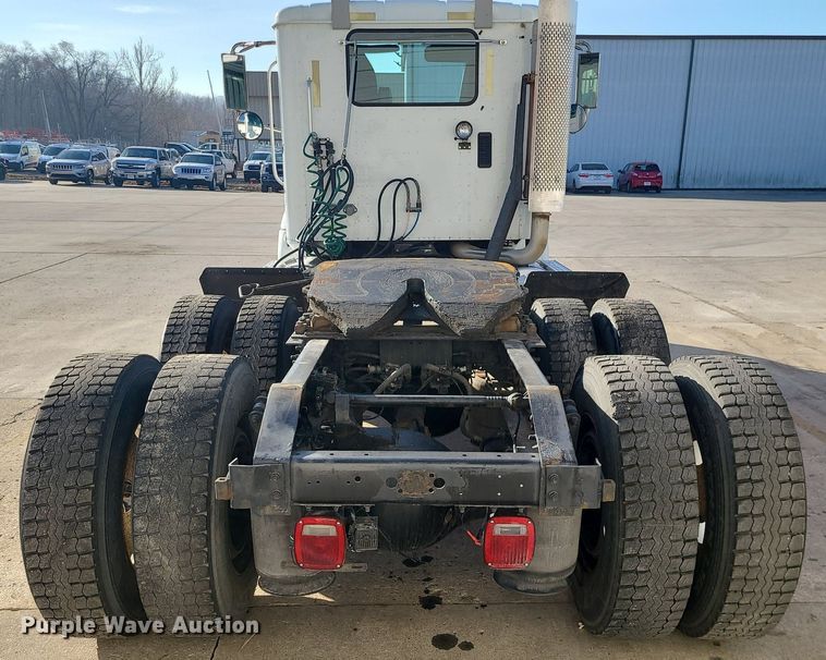 image for item DS7253 2007 International 9200i semi truck