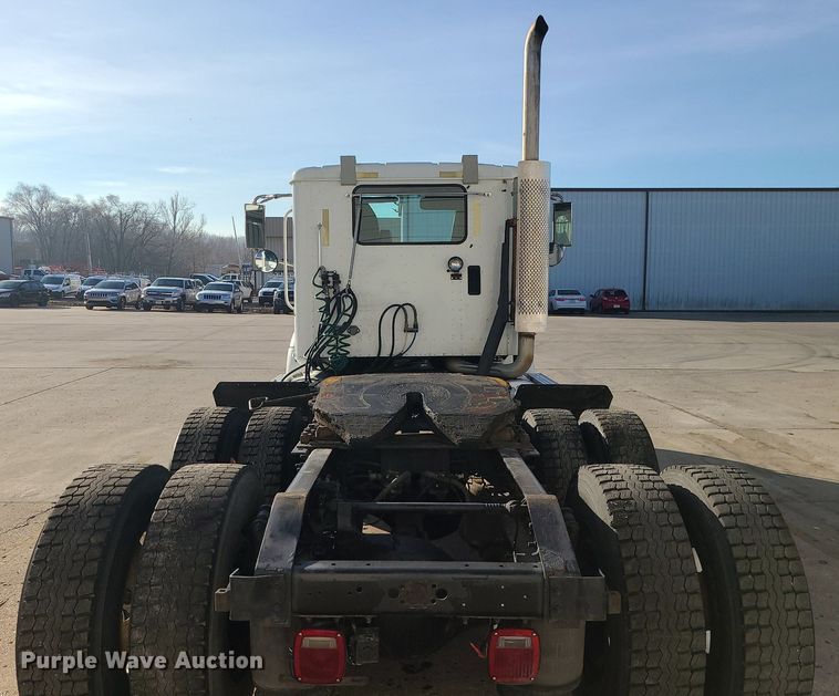 image for item DS7253 2007 International 9200i semi truck