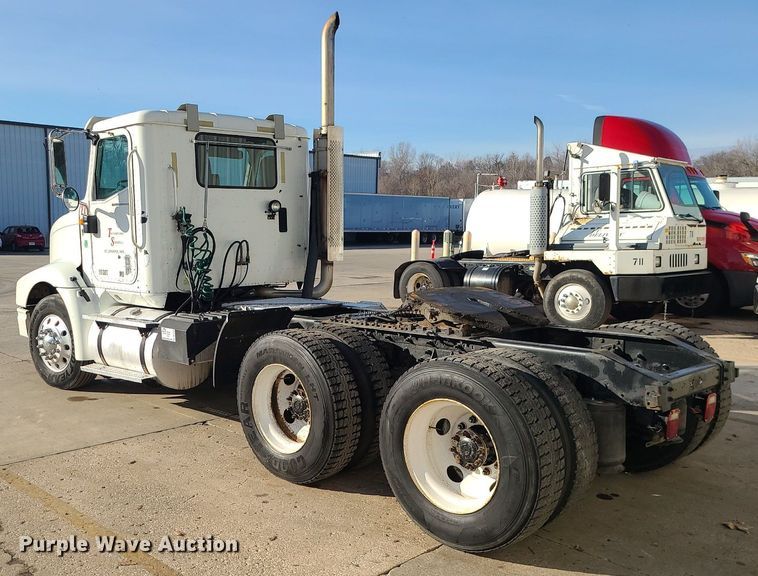 image for item DS7253 2007 International 9200i semi truck