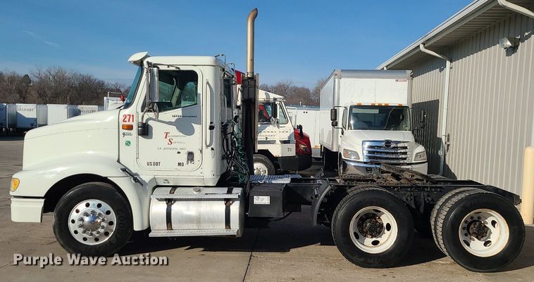 image for item DS7253 2007 International 9200i semi truck