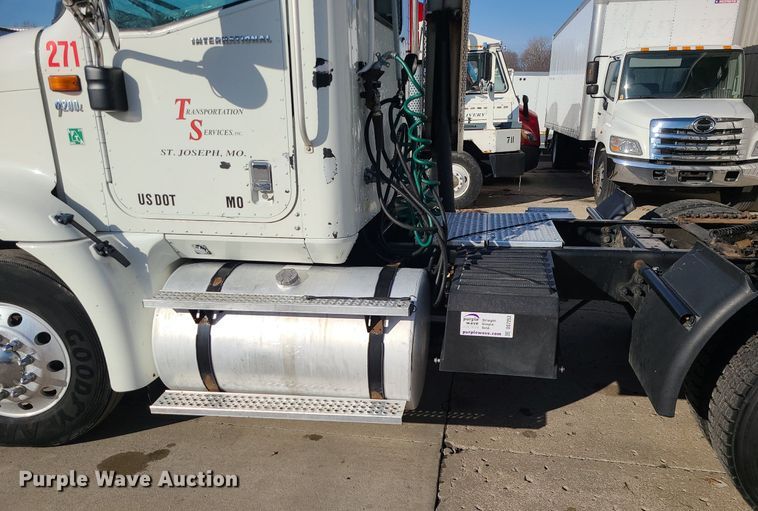 image for item DS7253 2007 International 9200i semi truck