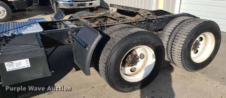 image for item DS7253 2007 International 9200i semi truck