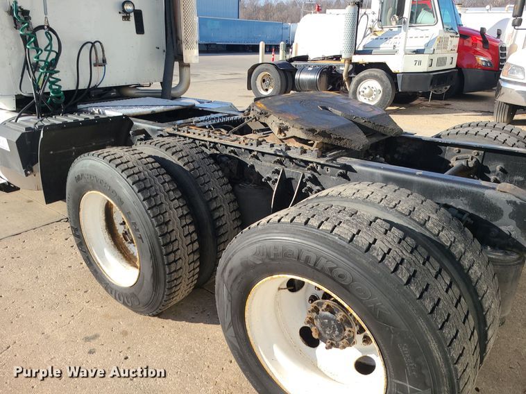 image for item DS7253 2007 International 9200i semi truck