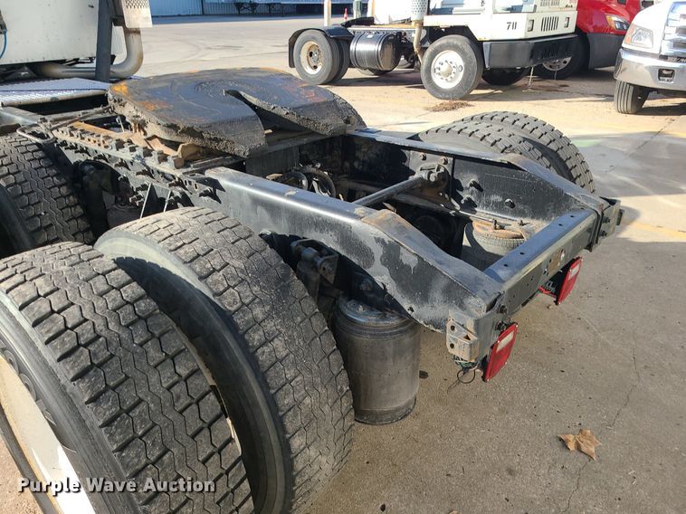 image for item DS7253 2007 International 9200i semi truck