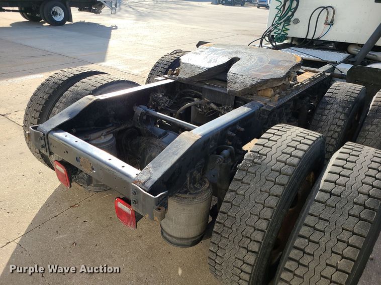 image for item DS7253 2007 International 9200i semi truck