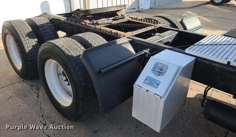 image for item DS7253 2007 International 9200i semi truck