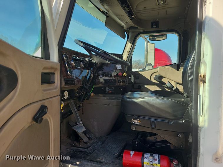 image for item DS7253 2007 International 9200i semi truck