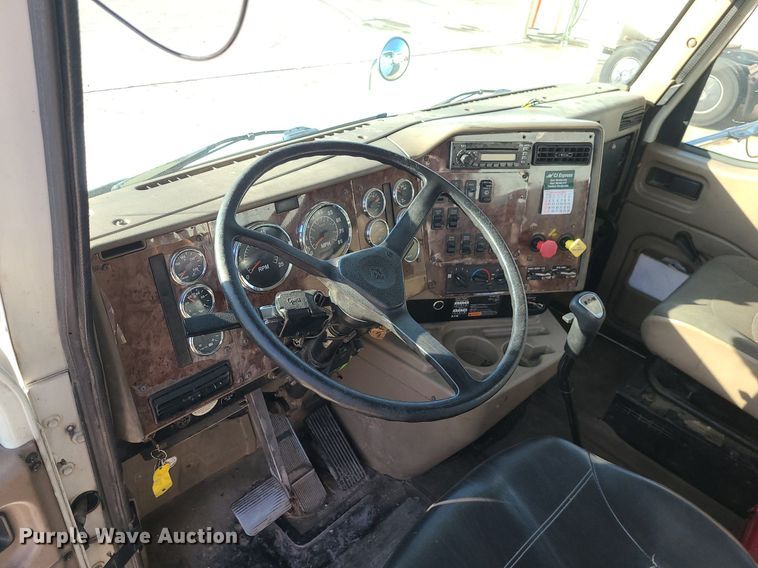 image for item DS7253 2007 International 9200i semi truck