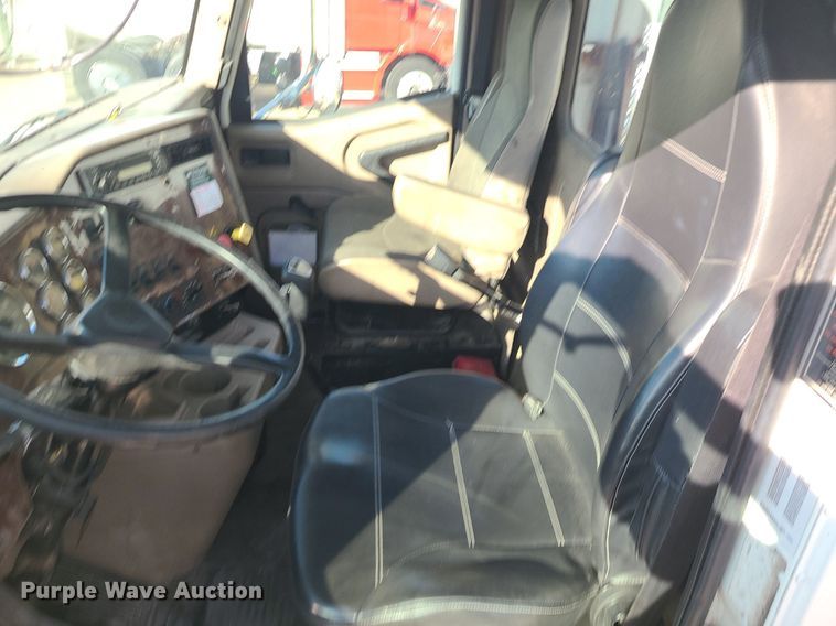 image for item DS7253 2007 International 9200i semi truck