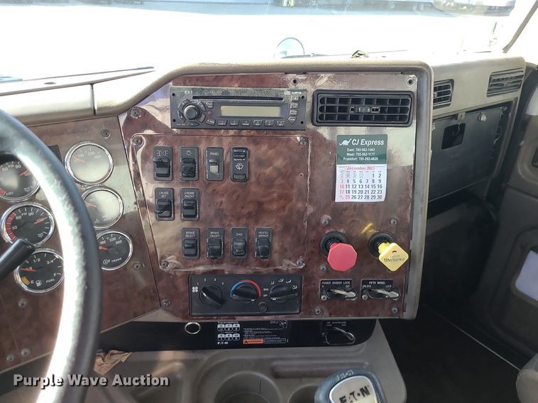 image for item DS7253 2007 International 9200i semi truck