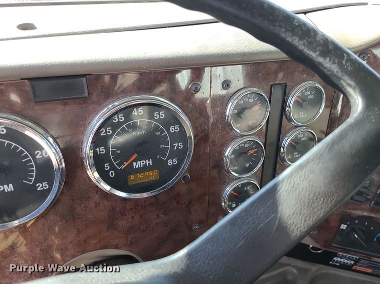 image for item DS7253 2007 International 9200i semi truck