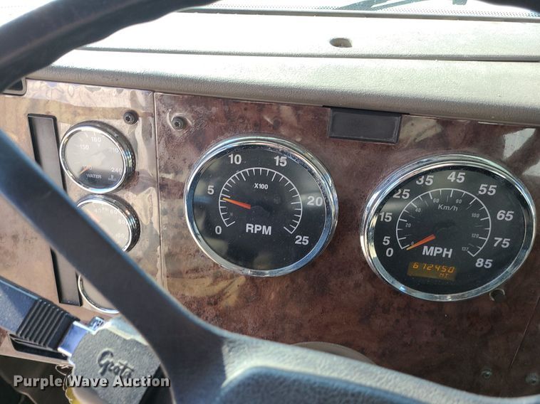 image for item DS7253 2007 International 9200i semi truck