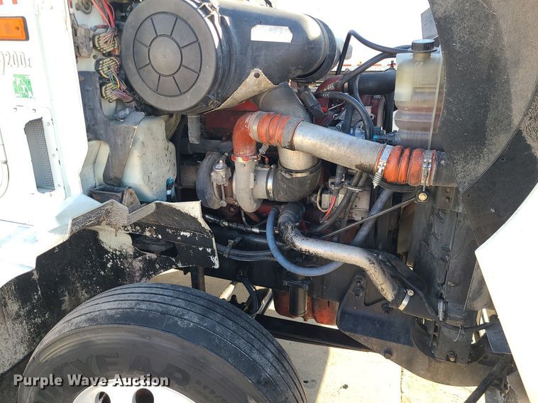 image for item DS7253 2007 International 9200i semi truck