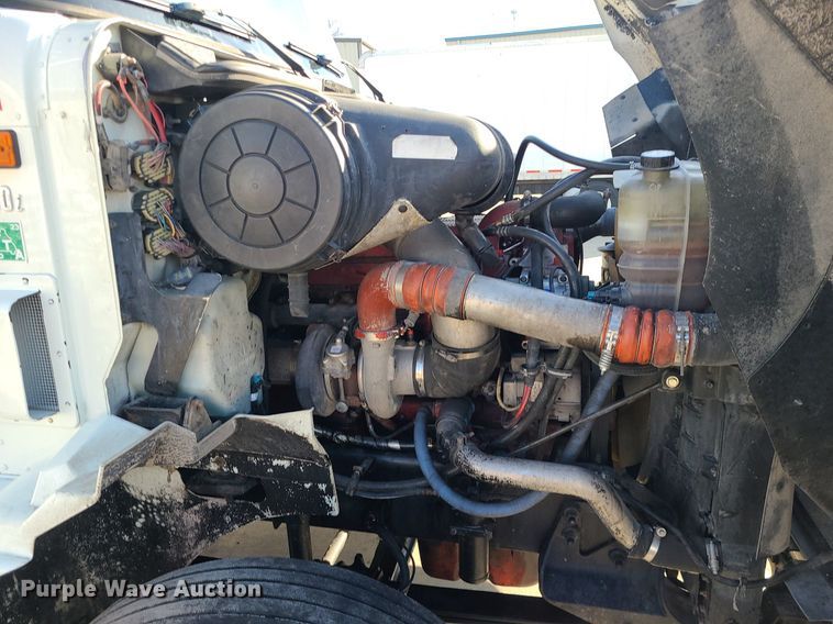 image for item DS7253 2007 International 9200i semi truck