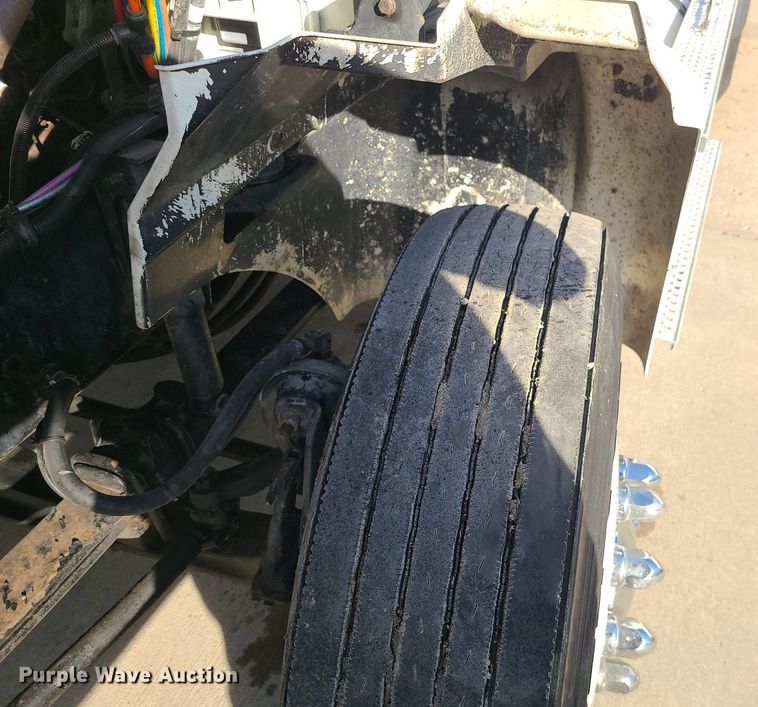 image for item DS7253 2007 International 9200i semi truck