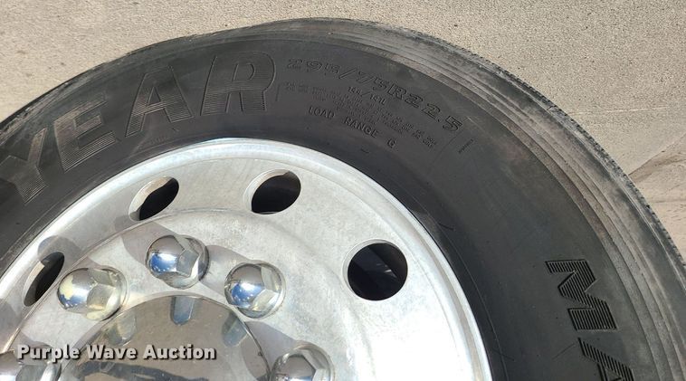 image for item DS7253 2007 International 9200i semi truck