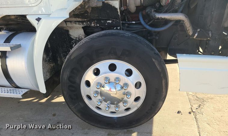 image for item DS7253 2007 International 9200i semi truck