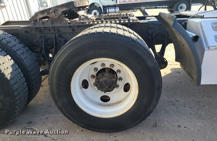 image for item DS7253 2007 International 9200i semi truck