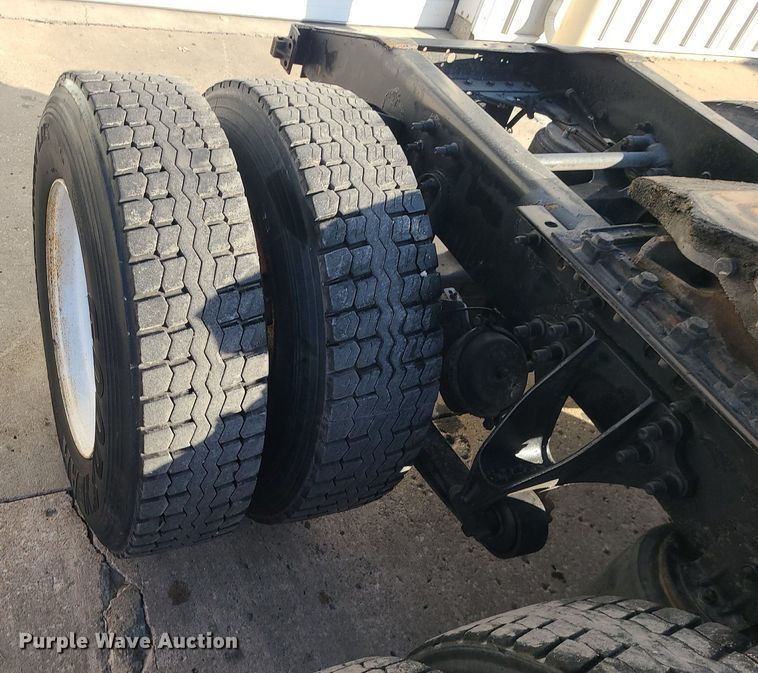 image for item DS7253 2007 International 9200i semi truck