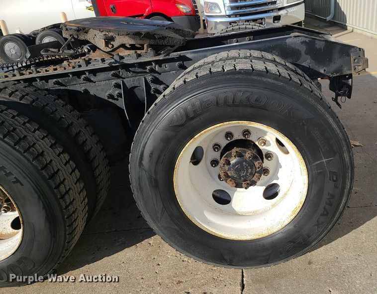 image for item DS7253 2007 International 9200i semi truck