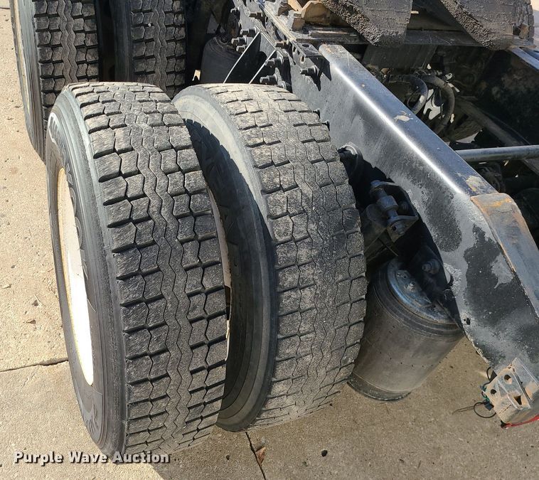 image for item DS7253 2007 International 9200i semi truck