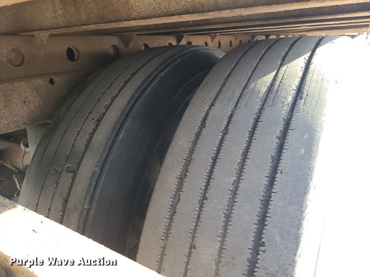 image for item DS7254 1999 Utility VS2DC dry van trailer