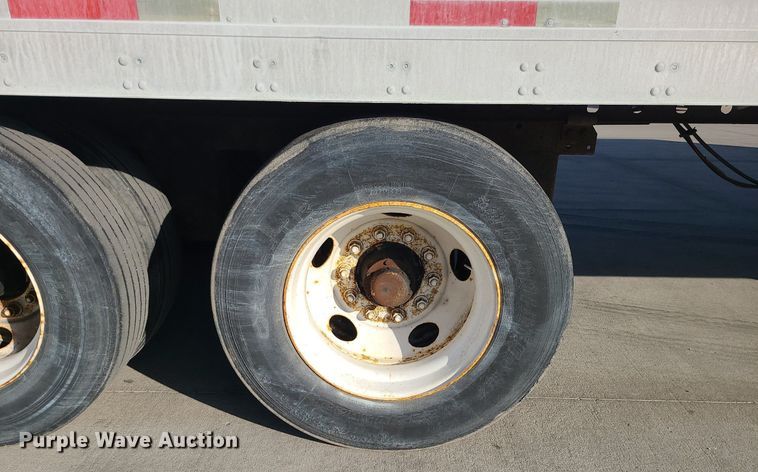 image for item DS7254 1999 Utility VS2DC dry van trailer