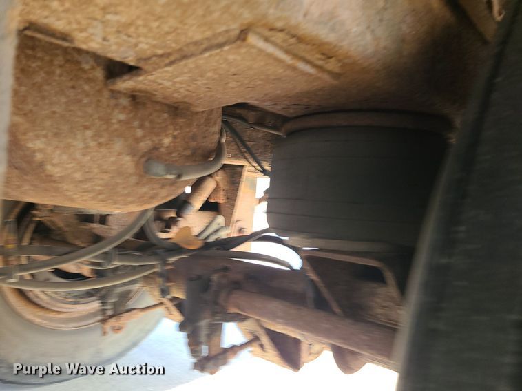 image for item DS7254 1999 Utility VS2DC dry van trailer