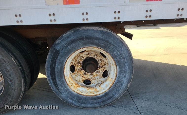 image for item DS7254 1999 Utility VS2DC dry van trailer